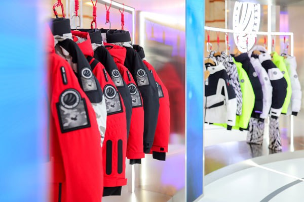 100%中国原创顶配羽绒服,波司登登峰2.0登陆上海环球港