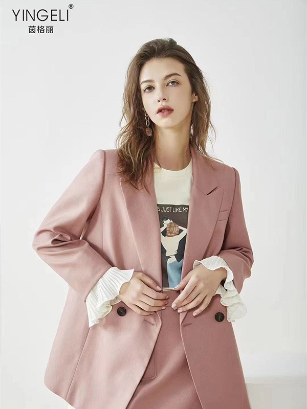 参加婚礼怎么穿?3组亮眼又不抢风头搭配,快学习起来吧!