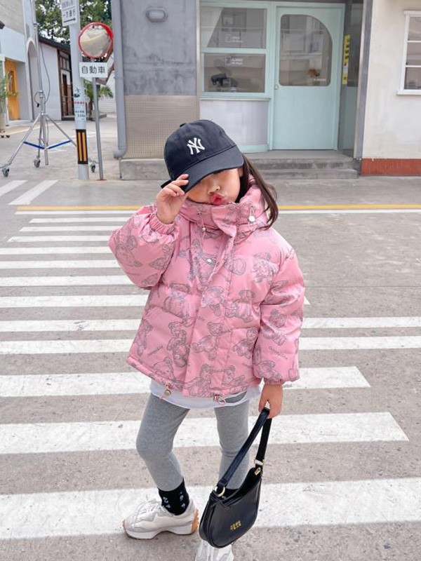 卷起来!怎么才能让孩子穿得更加时尚!冬天棉服搭配什么裤子好看