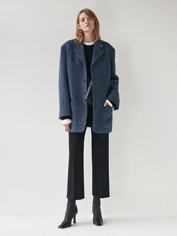 过完春节后要怎么穿?宽松的毛衣下身搭配什么裤子好看