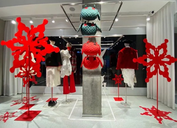 圣诞节到了,怎么陈列才能更吸引人?圣诞节橱窗要怎么布置陈列?