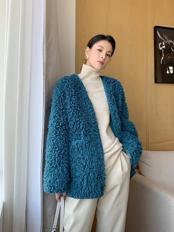 女生冬季蓝白色系搭配 怎么穿更显淑女范