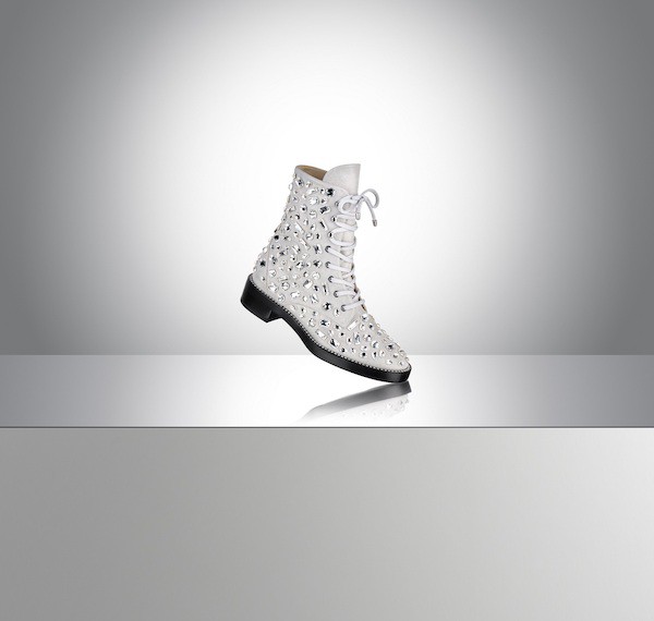 STUART WEITZMAN 思缇韦曼推出款限量版星辰短靴