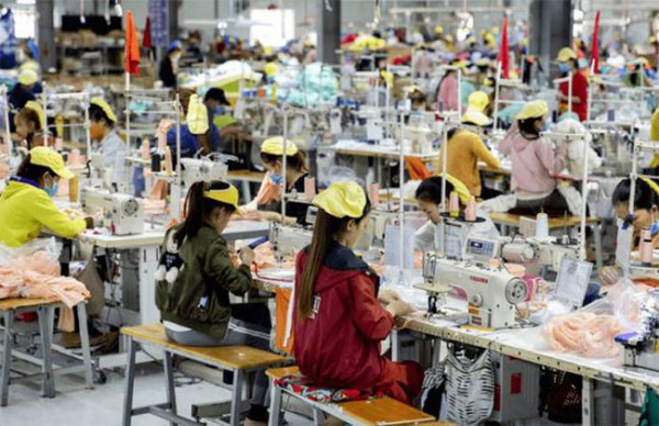 越南疫情严峻,鞋业巨头宝成表示防疫不能松懈,不能放纵病毒在员工生活区共存!