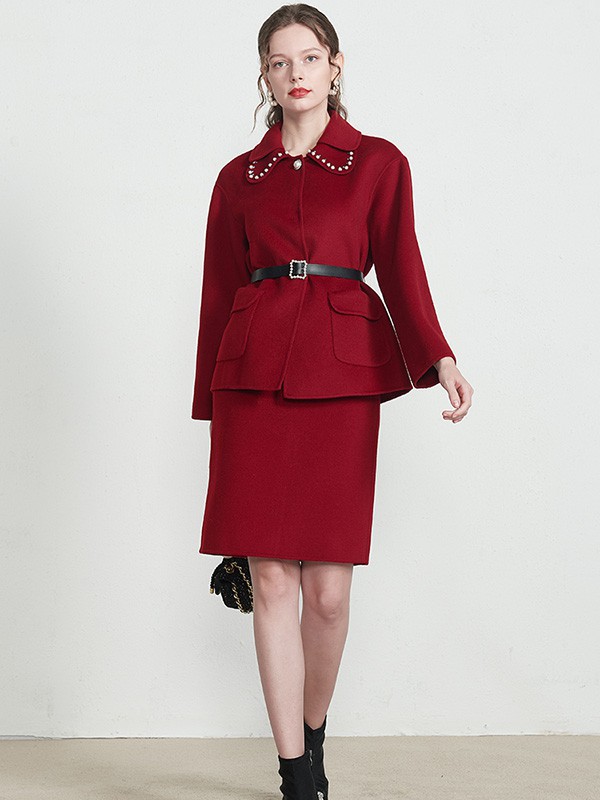 过年穿什么颜色的服装好看 红色棉服大衣保暖又亮眼