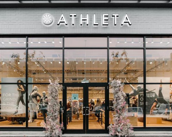 Gap旗下最赚钱的女性运动品牌攻入lululemon大本营有多少胜算