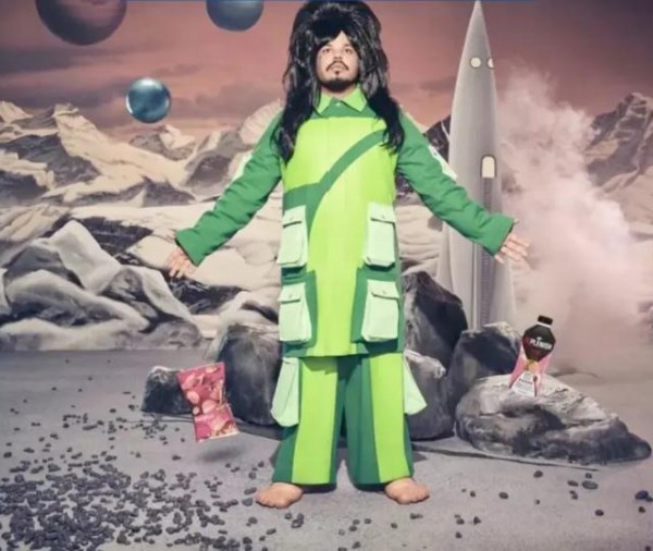 7-11 便利店推出一系列可放零食的服饰