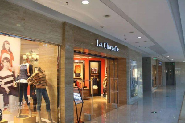 “中国版ZARA”倒下后 从直播间走出了“中式快时尚”