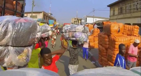 中国的“二手服装“在国外成为抢手货!一天赚20万,利润大到吓人!