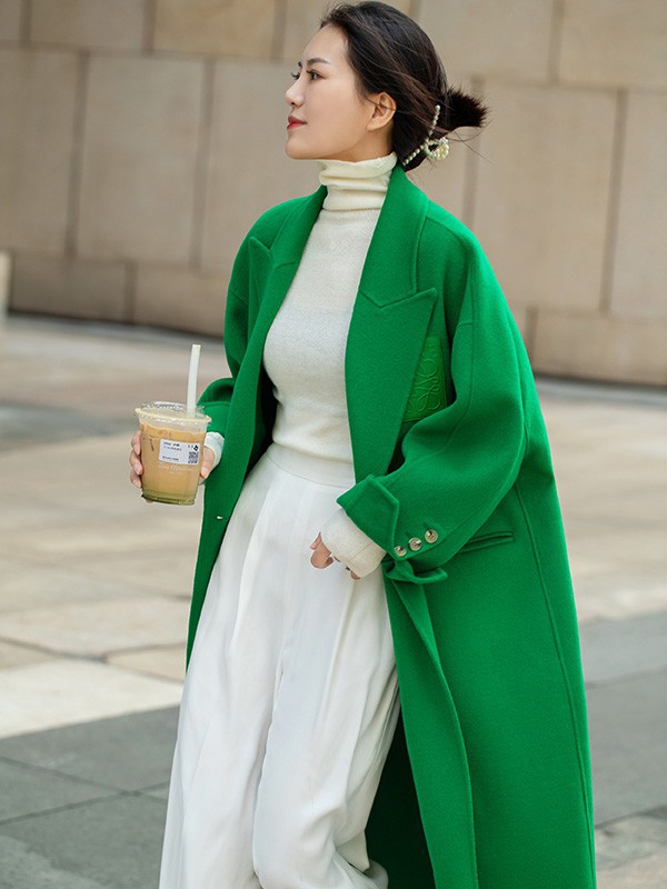 今年流行绿色的大衣你知道要怎么选择和搭配吗