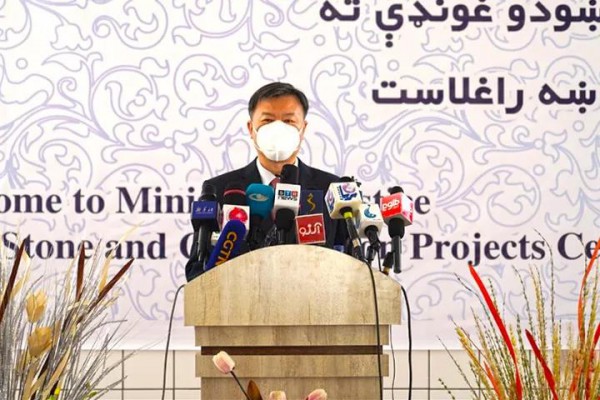 中国向阿富汗援助第二批羽绒服等越冬物资