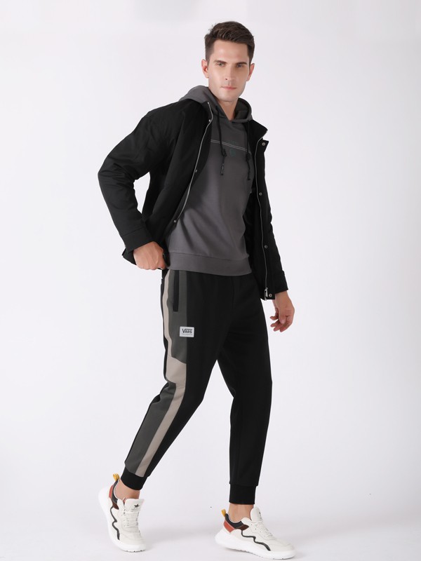 男士有什么好看的冬装外套里面要搭配什么内搭呢