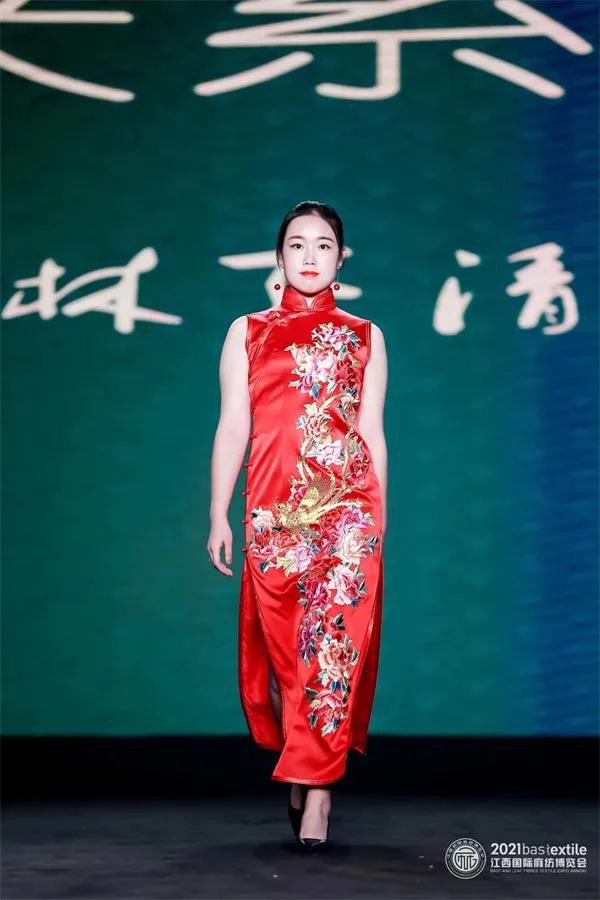 莱素旗袍最新事件|东方风韵的时尚大秀——莱素旗袍 FENYI SHOW2021