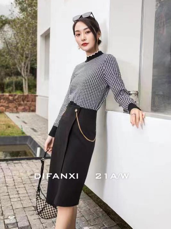 冬季黑色网纱半身裙适合怎么搭配 女生半身裙怎么搭配更好看