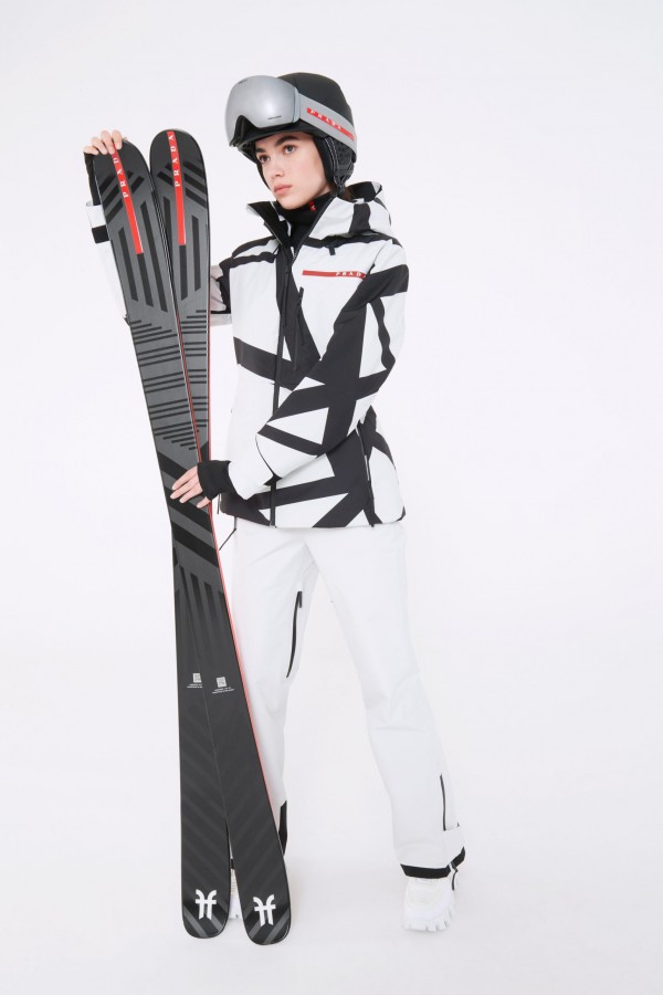 PRADA 联手 AspenX 推出胶囊系列