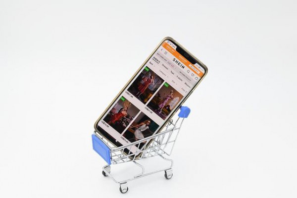 日媒:“中国风”和“韩流”争夺日本Z世代服装市场