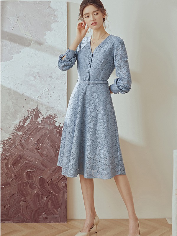 想要拉长比例提高腰线最直接的办法就是加一根腰带