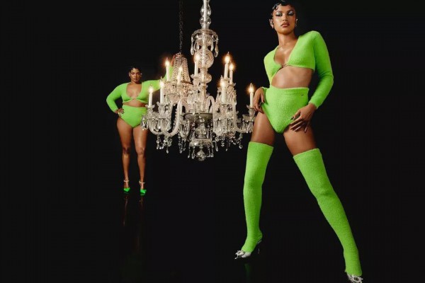 蕾哈娜Savage x Fenty发布家居服系列