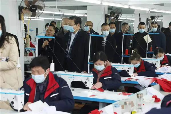 安徽省智能校服研发质量提升暨学生装专委会批复成立大会隆重举行