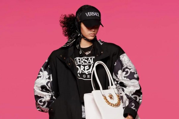 Versace发布Pre-Fall2022早秋系列大片