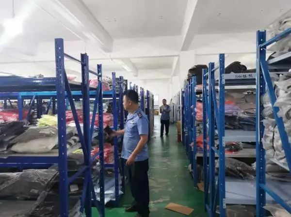 浙江查获特大网络售假案,涉加拿大鹅,巴宝莉等