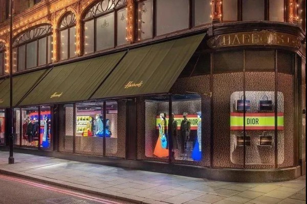 英国Harrods哈罗德百货日开启圣诞假日季促销