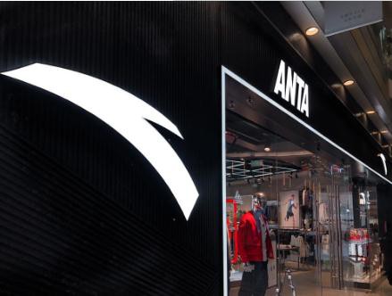 安踏控股股东丁世忠捐出近百亿港元股份 占其身价十分之一