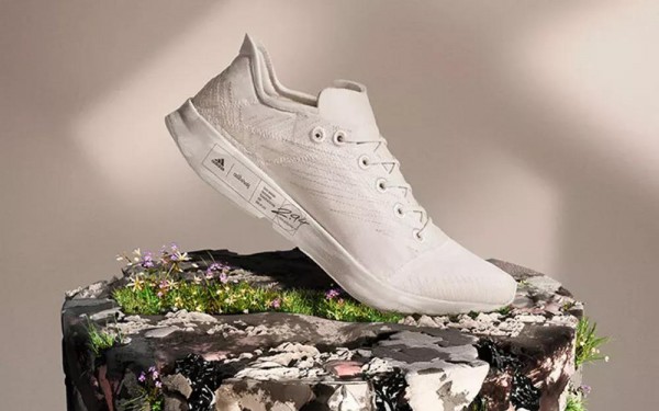 Allbirds 与 adidas 联名低碳跑鞋正式发售