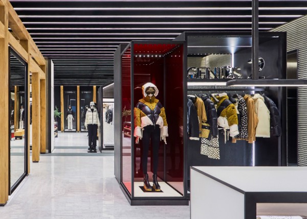 盟可睐MONCLER PUPAZZO冬日装置亮相北京三里屯太古里