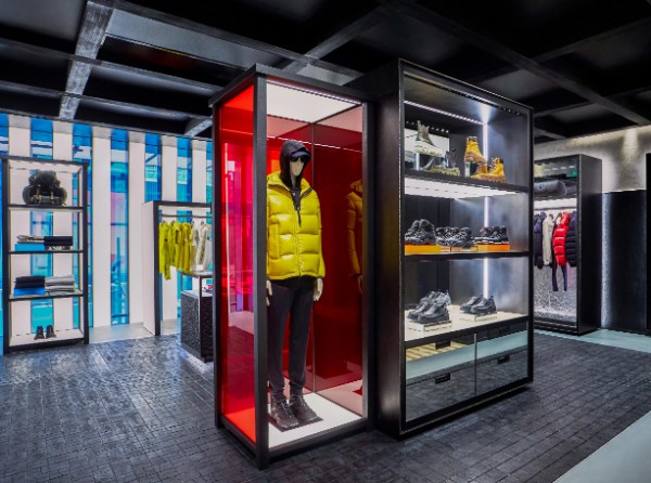 盟可睐MONCLER PUPAZZO冬日装置亮相北京三里屯太古里