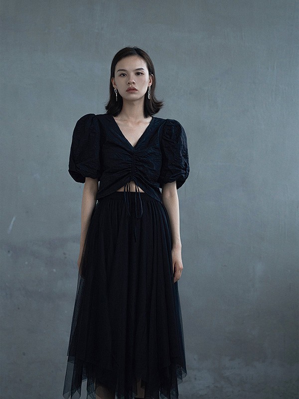 美了几个世纪的小黑裙你衣柜里有吗?都有哪些好看的款式呢