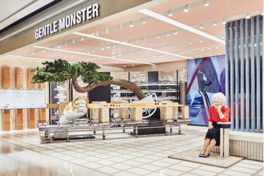 韩国女团BLACKPINK的珍妮 确认将与Gentle Monster 进行第二次合作,预计明年发售!