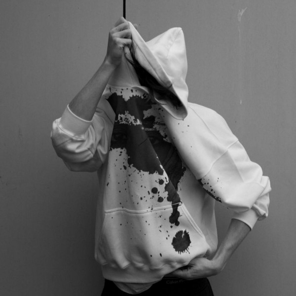 时尚新事件|演员甜茶与时装设计师Haider Ackermann合作推出慈善连帽衫