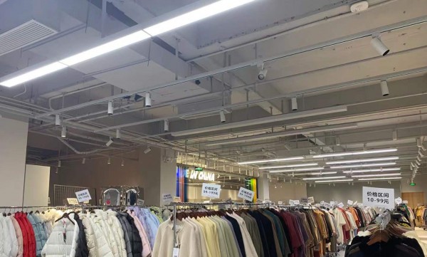 雪梨薇娅跌倒,服装代理商吃饱:低价疯抢网红爆款,转手日赚近万元