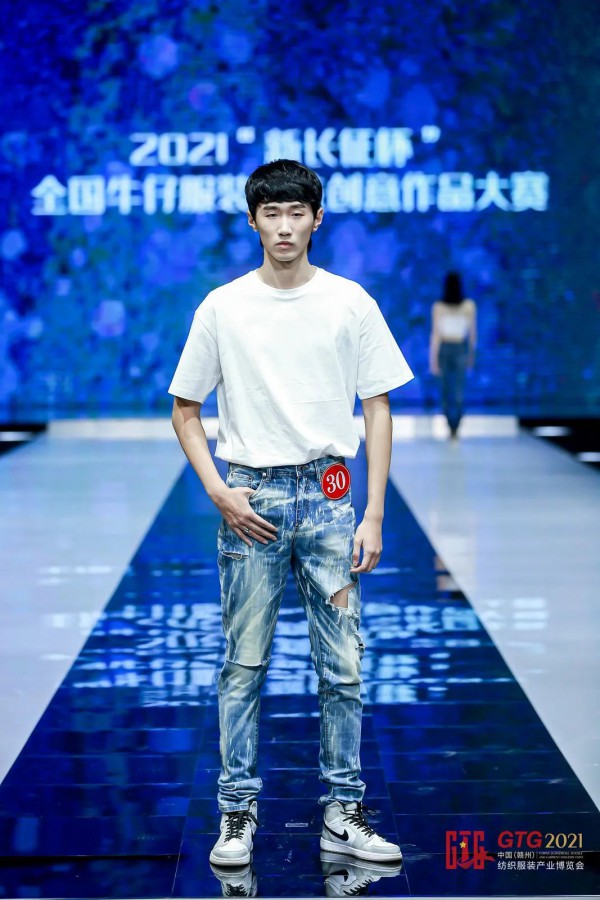 2021“新长征杯”全国牛仔服装水洗创意作品大赛在于都县举行