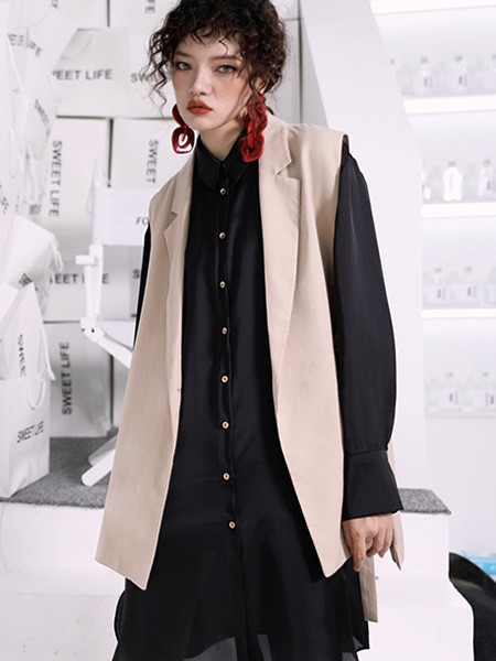 冬季简约时尚女装搭配 纯色系服装怎么搭配更好看