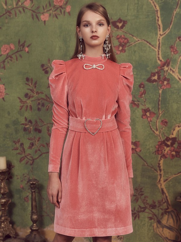 年底聚会什么的穿他们家的衣服一定惊艳全场,设计轻奢唯美