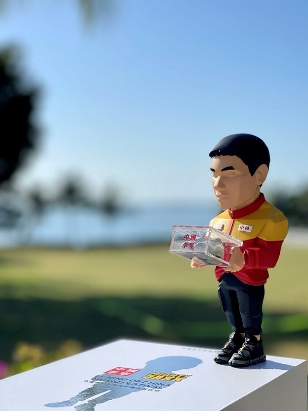 新加坡未来文化公司Mighty Jaxx宣布和中国李宁共创潮玩新生 发布“李宁先生” 主理人系列潮玩单品