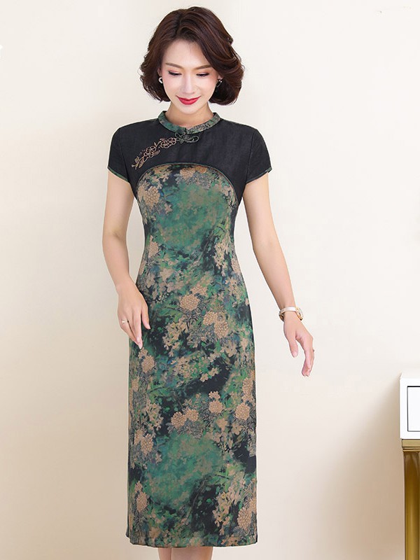 给妈妈买一条改良旗袍款的连衣裙吧她一定会喜欢的