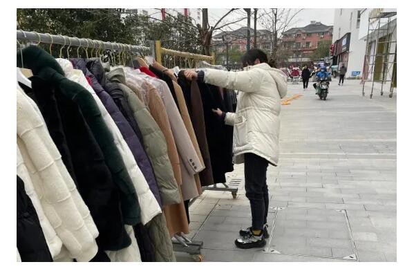 头部主播涉税被查后杭州电商服装企业加大羽绒服清仓力度