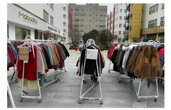 头部主播涉税被查后杭州电商服装企业加大羽绒服清仓力度