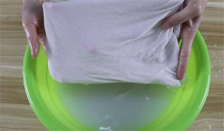 衣服发黄怎么洗白 小苏打能够祛黄