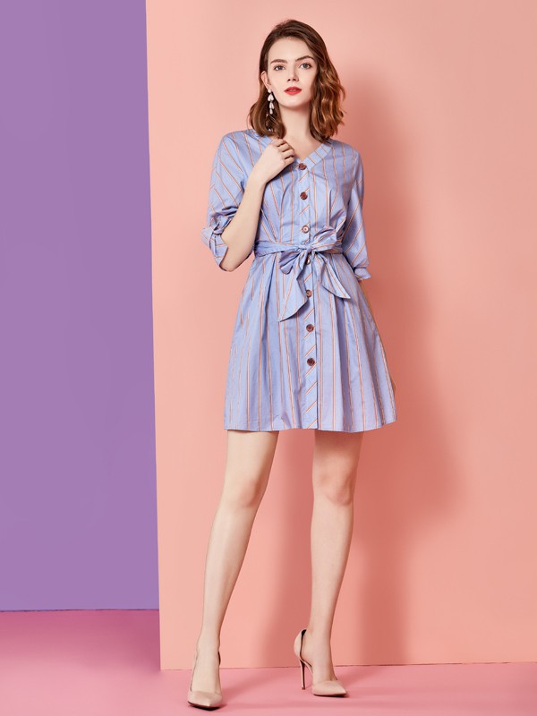 适合在春天穿的小裙子 摩卡女装时尚个性