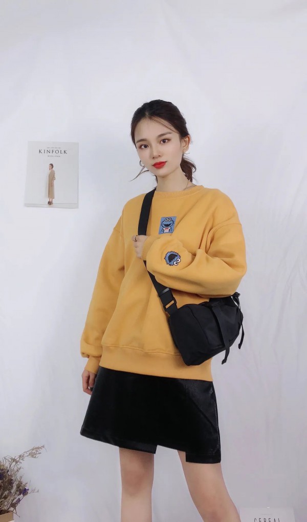 春天卫衣怎么搭配好看 卫衣配什么衣服好