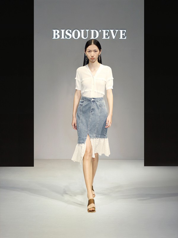 干净清爽的日常穿搭 让你的春天更加舒适