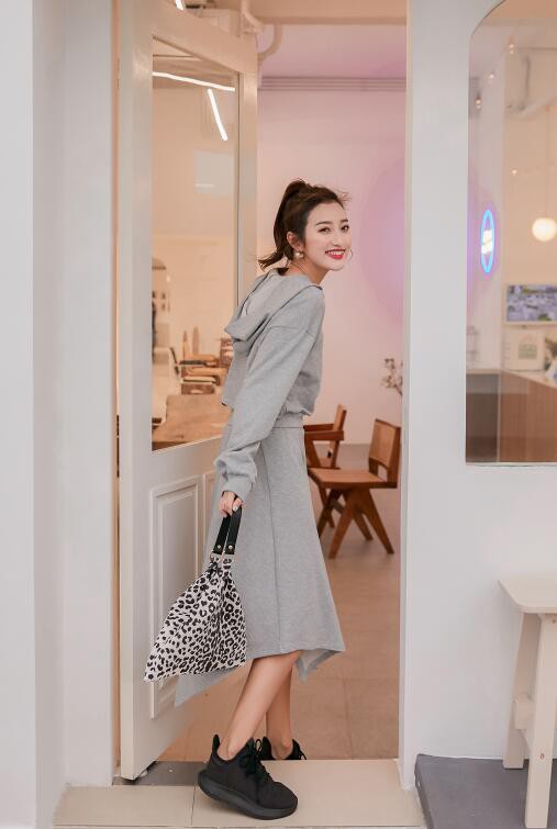 YYMOLI樱语茉莉:没有最好的穿搭,只有更好时尚潮流!