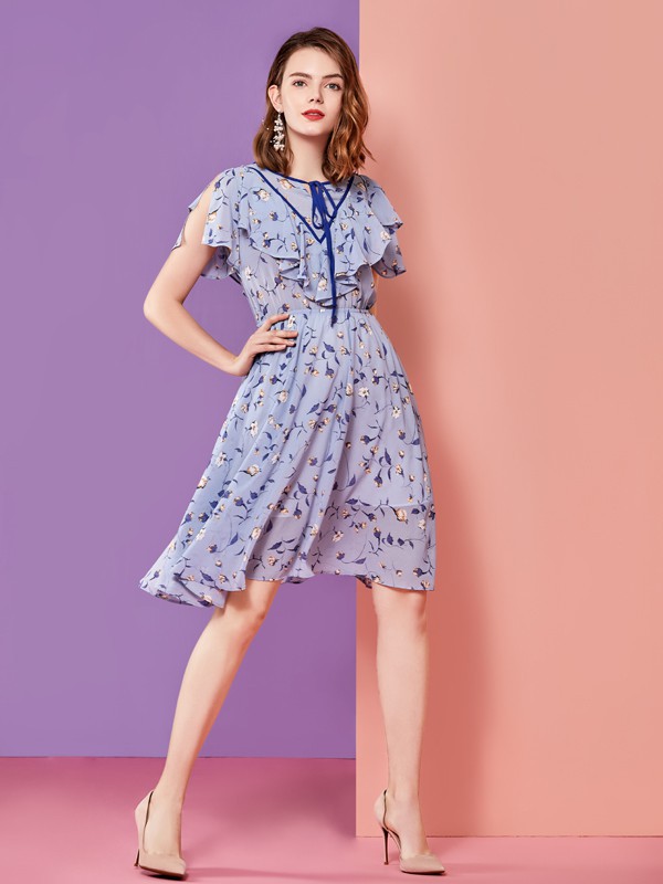 优雅大气的春季印花连衣裙你入手了吗?摩卡女装更有品质