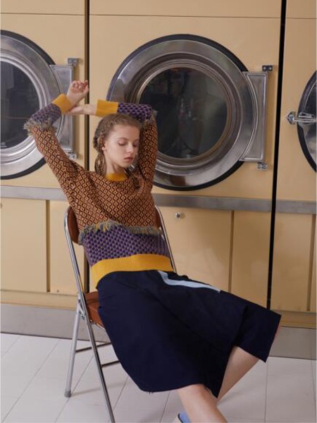 春天长款针织衫怎么搭配好看呢?