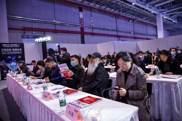 万物复苏 CHIC开展首日再创历史之最