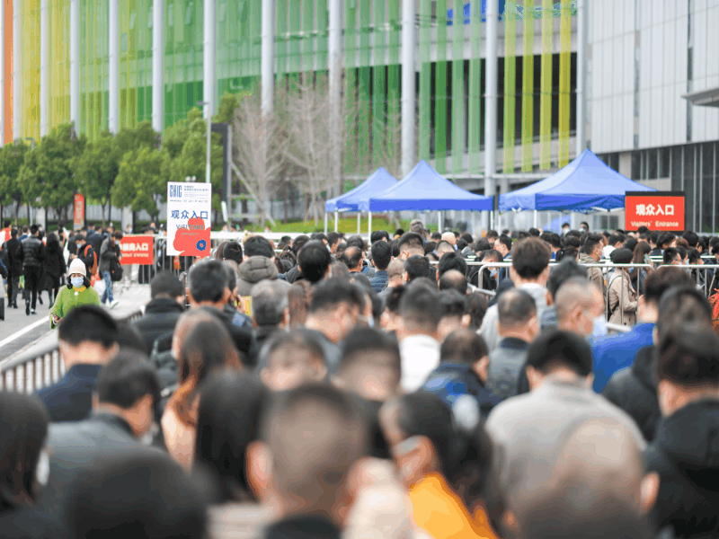 风雨兼程,初心如磐 !顶流CHIC与您相约8月